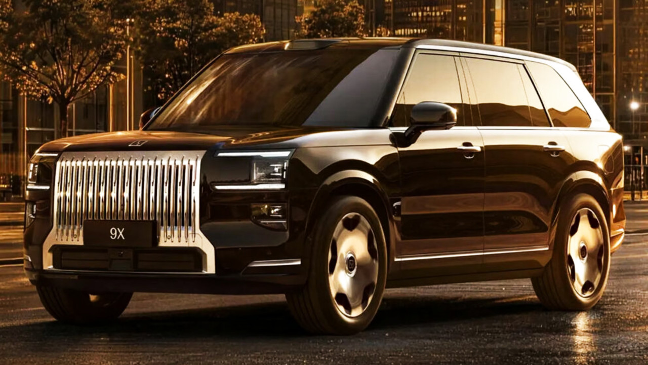 Иллюстрация 101auto.ru: Zeekr 9X заблокировал владельцу лючок бензобака после выезда из Китая