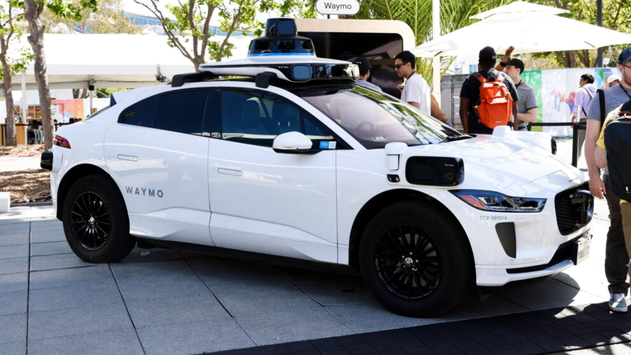 Иллюстрация 101auto.ru: Waymo в Остине получил 83 штрафа за парковку: большая часть — за эвакуационные зоны
