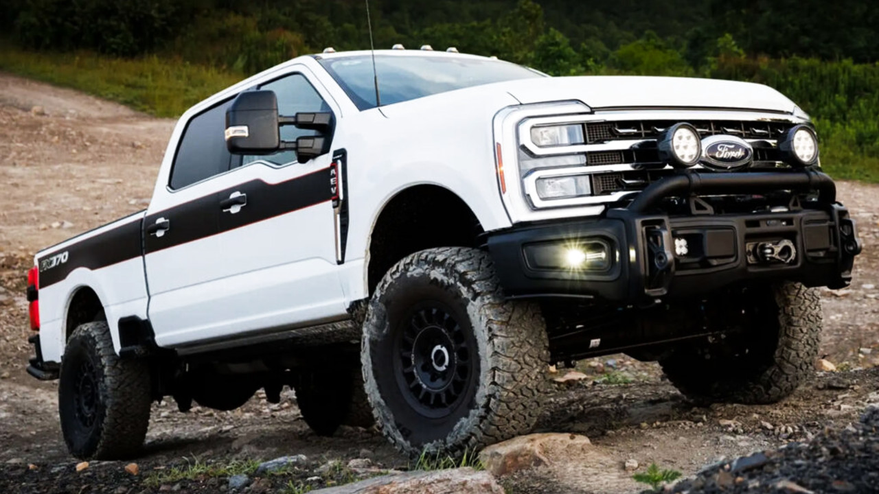 Иллюстрация 101auto.ru: AEV превратила Ford F-250 Super Duty в почти Raptor-пикап на 37-дюймовых шинах