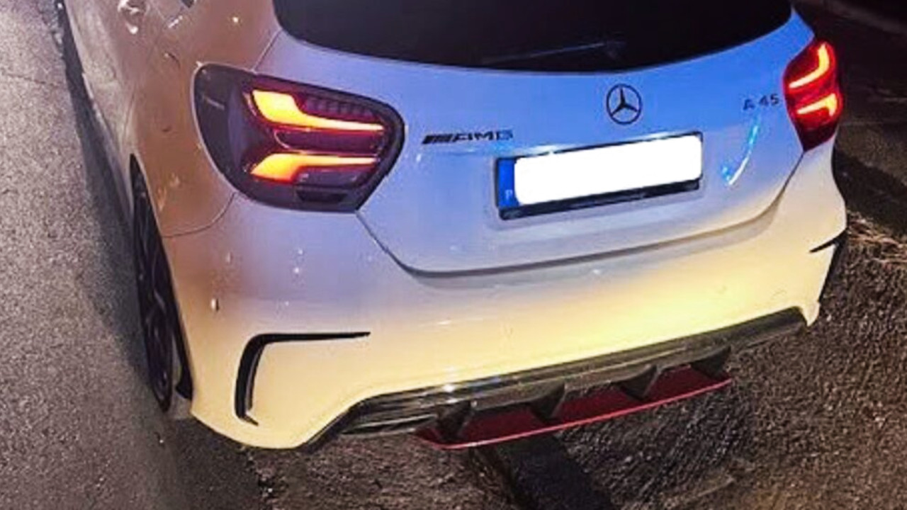 Иллюстрация 101auto.ru: Mercedes-AMG A45 в Марселе поймали на скорости 221 км/ч в зоне 70 км/ч