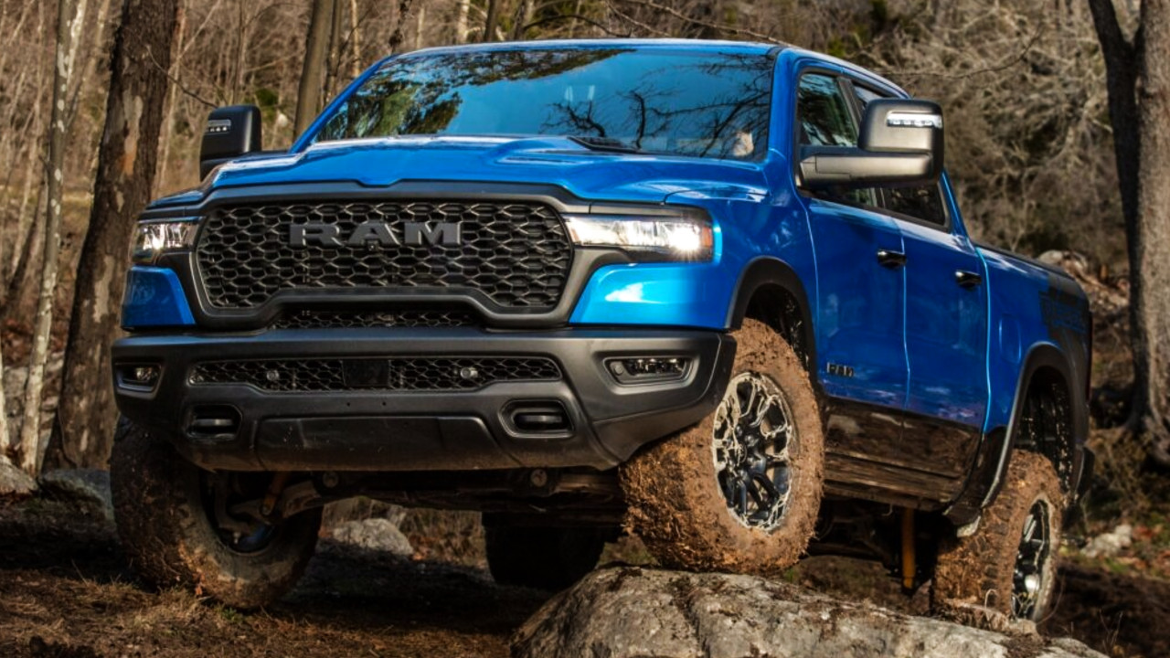 Иллюстрация 101auto.ru: Ram отзывает 1,5 млн пикапов из-за креплений ремней второго ряда