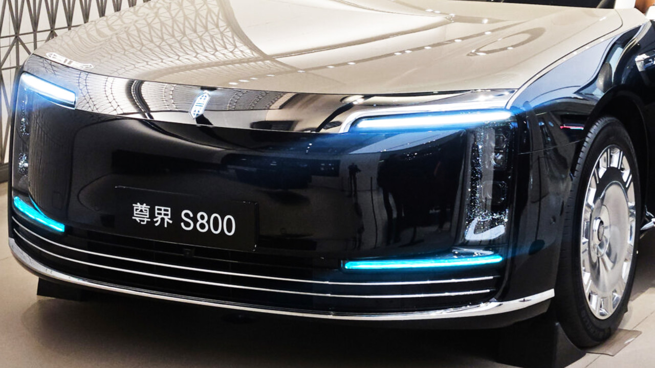Иллюстрация 101auto.ru: Китай запретил бирюзовые огни автопилота на легковых автомобилях
