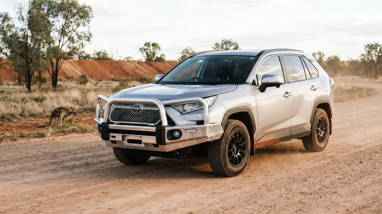 Иллюстрация 101auto.ru: Toyota RAV4 получил массивный силовой обвес для Австралии: что он даёт