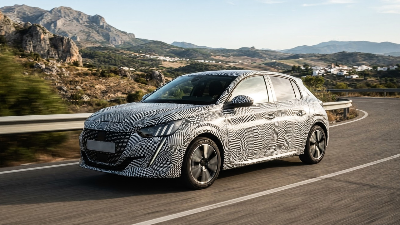 Иллюстрация 101auto.ru: Новый Peugeot 208 заметили на тестах: электрокар получит свежий дизайн и платформу STLA One